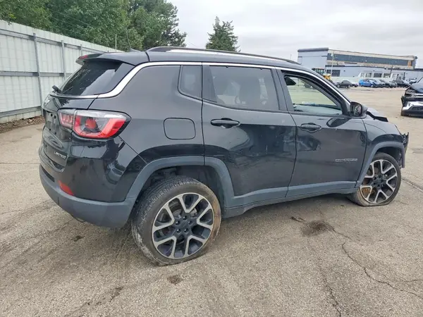 3C4NJDCB1JT298473 — 2018 Jeep Compass, zdjęcie 3 z Copart, Przód