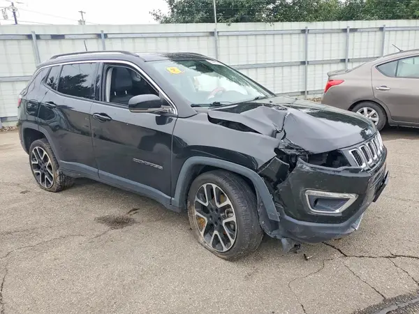 3C4NJDCB1JT298473 — 2018 Jeep Compass, zdjęcie 4 z Copart, Przód