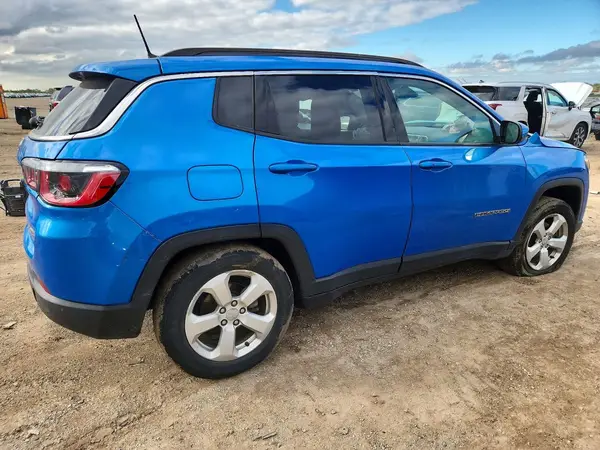 3C4NJDBB6JT139174 — 2018 Jeep Compass, zdjęcie 3 z Copart, Przód