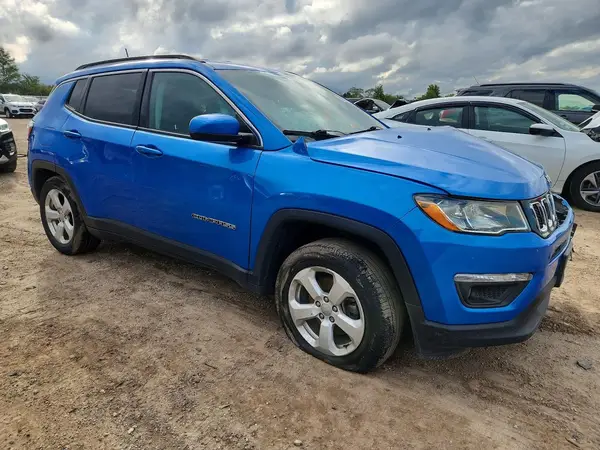 3C4NJDBB6JT139174 — 2018 Jeep Compass, zdjęcie 4 z Copart, Przód