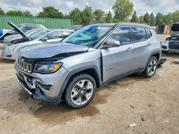 3C4NJDCB5JT437018 Jeep Compass 2018 — uszkodzenie Przód, zdjęcie przed naprawą
