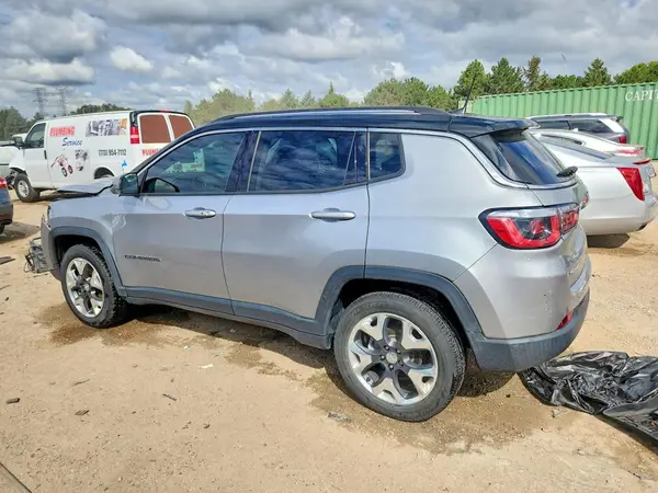 3C4NJDCB5JT437018 — 2018 Jeep Compass, zdjęcie 2 z Copart, Przód