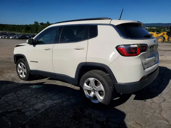 3C4NJDBB8JT485615 — 2018 Jeep Compass, фото 2 с аукциона Copart, Передняя часть