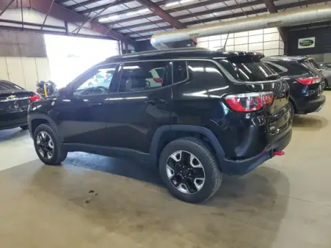 3C4NJDDB4JT129093 — 2018 Jeep Compass, foto 2 de Copart 24.09.2026, Pequeñas abolladuras y arañazos