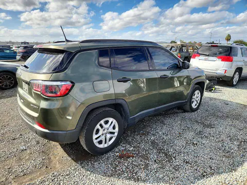 3C4NJCAB2JT105597 — 2018 Jeep Compass, фото 3 с аукциона Copart 16.10.2026, Мелкие вмятины и царапины