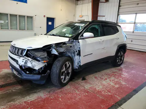 3C4NJDCB0JT222999 — 2018 Jeep Compass, Przód, zdjęć przed naprawą