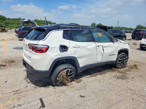 3C4NJDCB7JT350642 — 2018 Jeep Compass, фото 3 с аукциона Copart 28.10.2026, опрокидывание