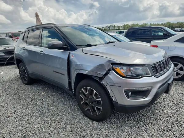 3C4NJDDB4KT733132 — 2019 Jeep Compass, zdjęcie 4 z Copart 02.10.2026, Przód