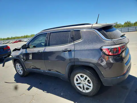 3C4NJCAB7KT614702 — 2019 Jeep Compass, foto 2 de Copart 29.10.2026, Parte delantera