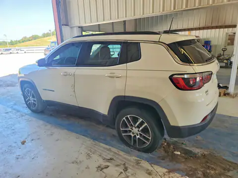 3C4NJCBB7KT769412 — 2019 Jeep Compass, photo 2 from Copart 30.09.2026, Engine fire