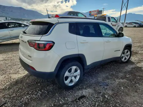 3C4NJDBB5KT723535 — 2019 Jeep Compass, photo 3 from Copart, Front end