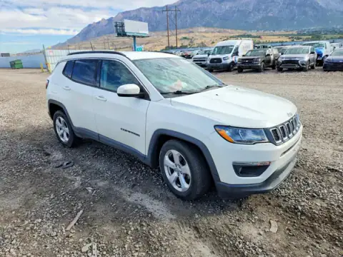 3C4NJDBB5KT723535 — 2019 Jeep Compass, photo 4 from Copart, Front end