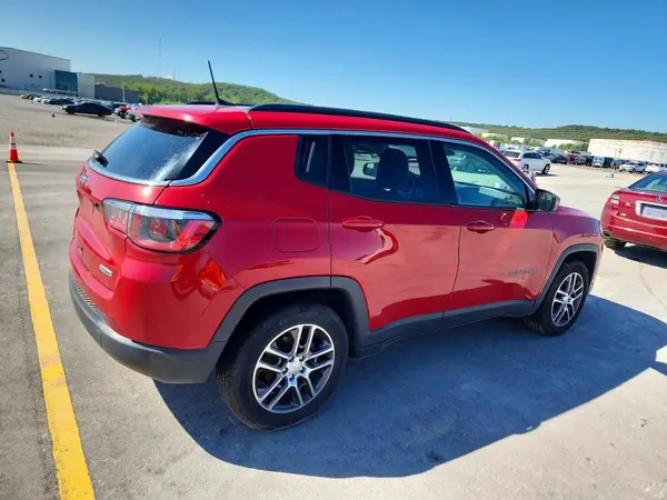 3C4NJCBB0KT692625 — 2019 Jeep Compass, zdjęcie 3 z Copart, Przód