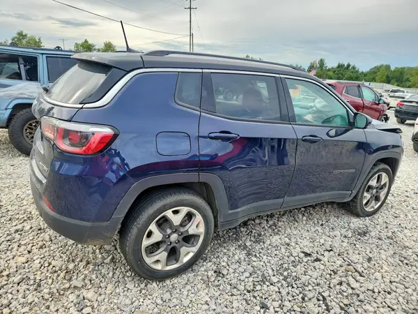 3C4NJDCB8KT767463 — 2019 Jeep Compass, фото 3 с аукциона Copart, Передняя часть