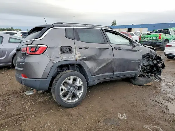 3C4NJDCB7KT638338 — 2019 Jeep Compass, photo 3 from Copart, Rollover