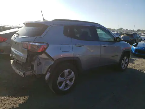 3C4NJDBB0KT597133 — 2019 Jeep Compass, zdjęcie 3 z Copart 20.10.2026, Tył