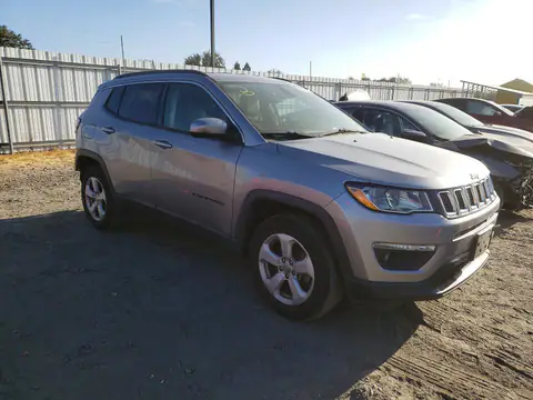 3C4NJDBB0KT597133 — 2019 Jeep Compass, zdjęcie 4 z Copart 20.10.2026, Tył