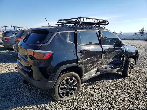 3C4NJDDB7KT752743 — 2019 Jeep Compass, photo 3 from Copart, Side