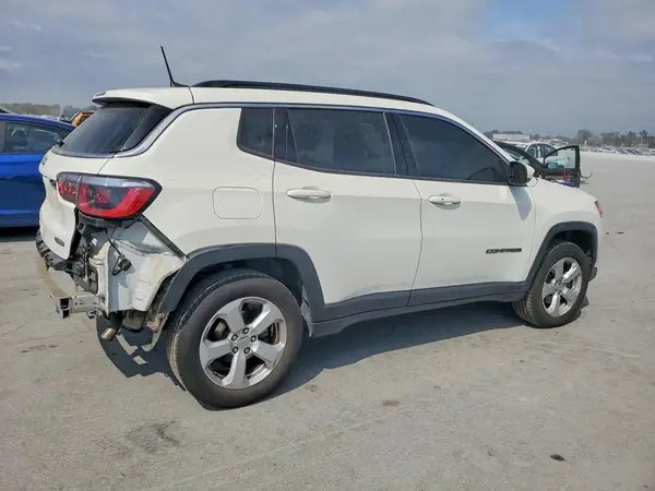 3C4NJDBB3KT812844 — 2019 Jeep Compass, zdjęcie 3 z Copart 05.10.2026, Tył