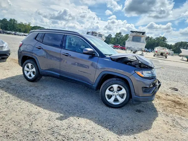 3C4NJDBB1KT735889 — 2019 Jeep Compass, фото 4 с аукциона Copart, Передняя часть