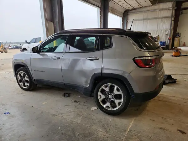 3C4NJDCB2KT790804 — 2019 Jeep Compass, фото 2 с аукциона Copart, Боковая часть