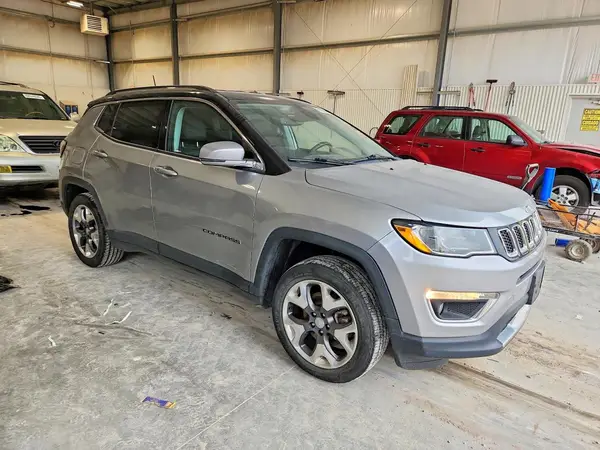 3C4NJDCB2KT790804 — 2019 Jeep Compass, фото 4 с аукциона Copart, Боковая часть
