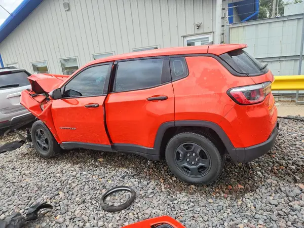 3C4NJCAB1KT658338 — 2019 Jeep Compass, фото 2 с аукциона Copart, Передняя часть
