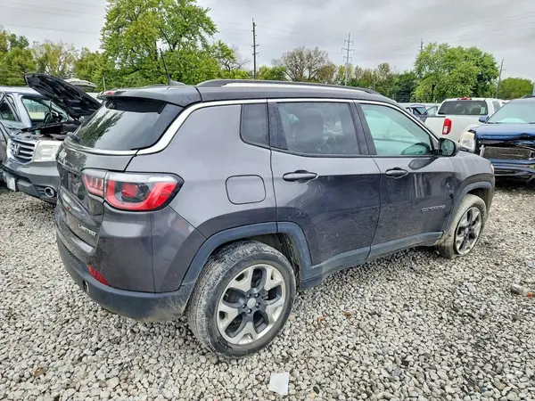 3C4NJDCB7KT729626 — 2019 Jeep Compass, zdjęcie 3 z Copart, Przód