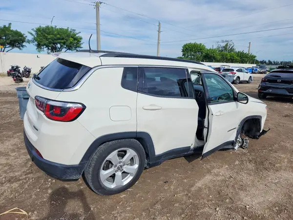 3C4NJCBB6KT809477 — 2019 Jeep Compass, фото 3 с аукциона Copart 30.09.2026, Передняя часть