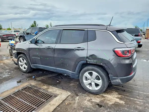 3C4NJCBB7KT646564 — 2019 Jeep Compass, zdjęcie 2 z Copart, Przód
