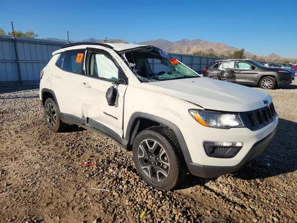 3C4NJDAB6KT703022 — 2019 Jeep Compass, photo 4 from Copart, Rollover