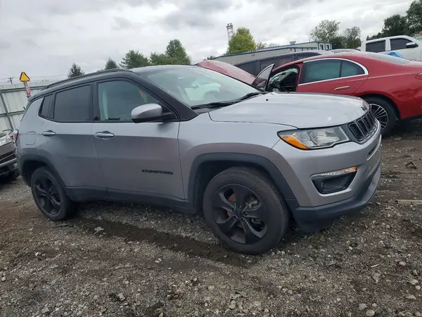 3C4NJDBB9KT593064 — 2019 Jeep Compass, zdjęcie 4 z Copart, Tył