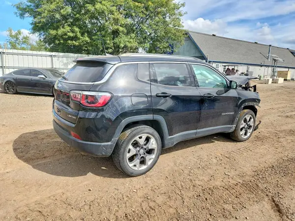 3C4NJDCB9KT661362 — 2019 Jeep Compass, zdjęcie 3 z Copart, Przód