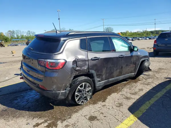3C4NJDDB4KT780130 — 2019 Jeep Compass, photo 3 from Copart, Rear end