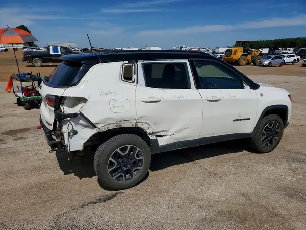 3C4NJDDB6KT671622 — 2019 Jeep Compass, photo 3 from Copart, Side