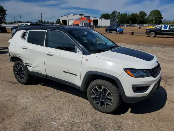 3C4NJDDB6KT671622 — 2019 Jeep Compass, photo 4 from Copart, Side