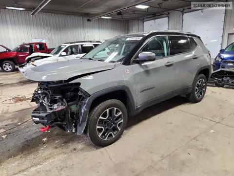 3C4NJDDB3KT846439 — 2019 Jeep Compass, წინა ნაწილი, ფოტოები შეკეთებამდე