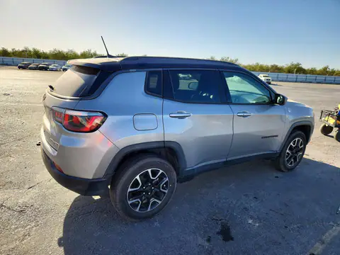 3C4NJDDB6KT795910 — 2019 Jeep Compass, фото 3 с аукциона Copart 26.10.2026, пожар двигателя