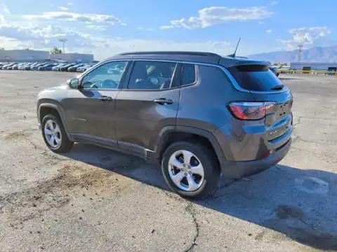 3C4NJDBBXLT236333 — 2020 Jeep Compass, foto 2 de Copart 24.09.2026, Daños mecánicos