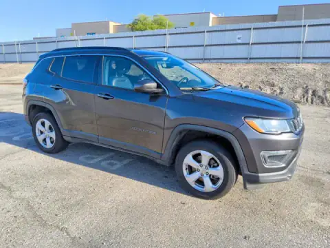 3C4NJDBBXLT236333 — 2020 Jeep Compass, foto 4 de Copart 24.09.2026, Daños mecánicos