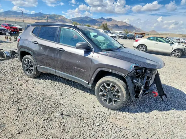 3C4NJDDB1LT196298 — 2020 Jeep Compass, photo 4 from Copart, Front end