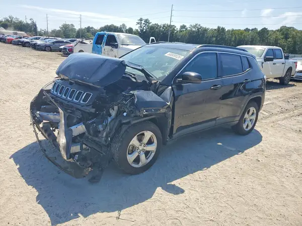 3C4NJDBB9LT203923 Jeep Compass 2020 — uszkodzenie Przód, zdjęcie przed naprawą
