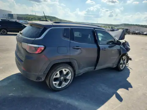 3C4NJDCB0LT221354 — 2020 Jeep Compass, foto 3 de Copart, Parte delantera
