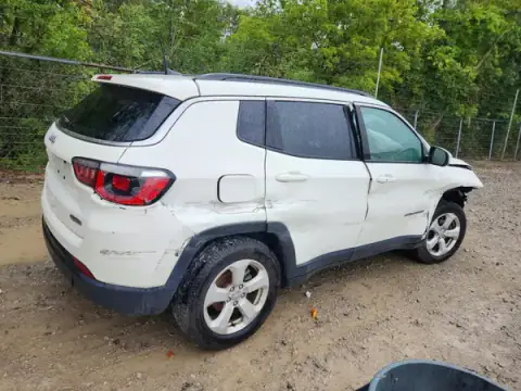 3C4NJCBBXLT105414 — 2020 Jeep Compass, photo 3 from Copart, Front end
