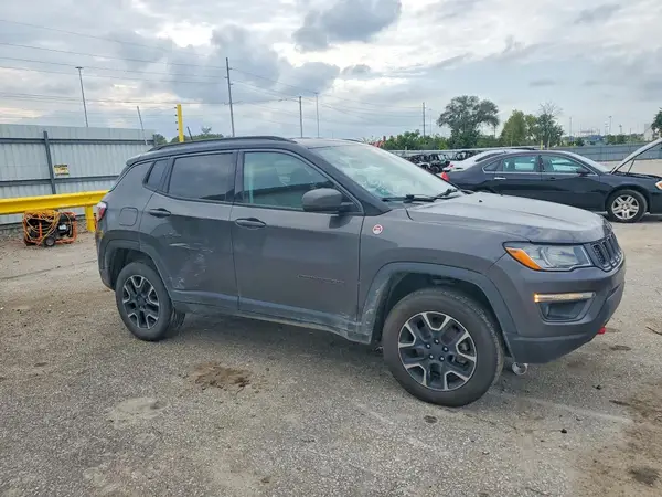 3C4NJDDB8LT220872 — 2020 Jeep Compass, photo 4 from Copart, Flood