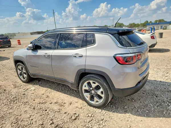 3C4NJCCBXLT211375 — 2020 Jeep Compass, фото 2 с аукциона Copart, Механические повреждения