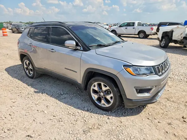 3C4NJCCBXLT211375 — 2020 Jeep Compass, фото 4 с аукциона Copart, Механические повреждения