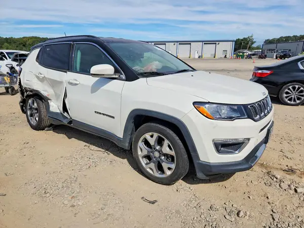 3C4NJCCB6LT108082 — 2020 Jeep Compass, photo 4 from Copart, Side