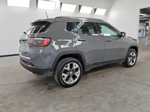 3C4NJDCB1MT553322 — 2021 Jeep Compass, photo 3 from Copart 22.09.2026, Minor dents and scratches