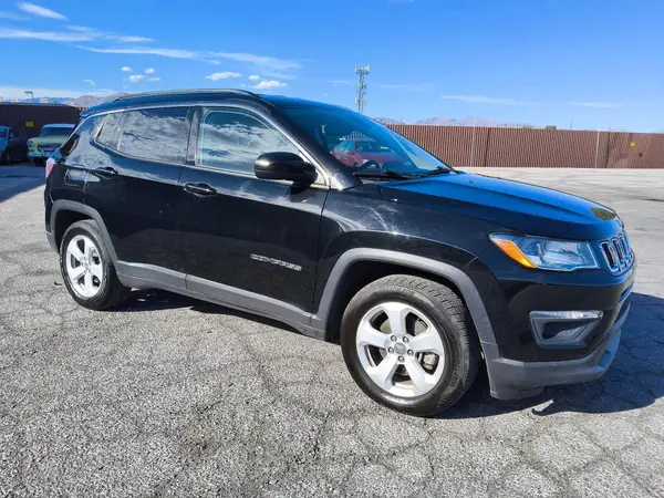 3C4NJCBB1MT592097 — 2021 Jeep Compass, фото 4 с аукциона Copart 01.10.2026, Мелкие вмятины и царапины